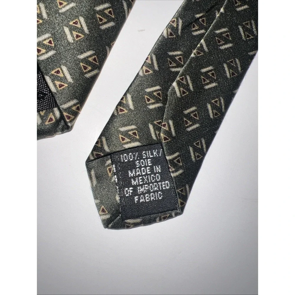 VINTAGE  NEO Bill Blass Tie Green‎ , Yellow Geometric 100% Silk